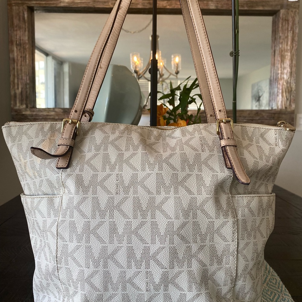 Michael Kors Signature Tote & Wallet Set(White) w/Gold Hardware - Picture 3 of 11